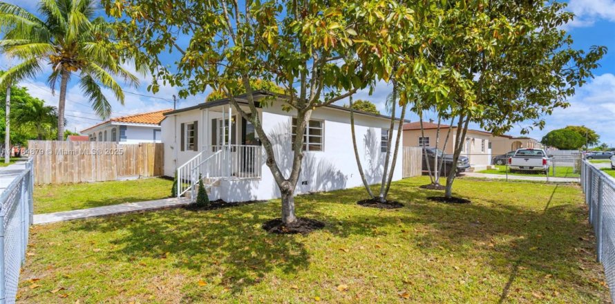 Casa en Hialeah, Florida 3 dormitorios, 118.17 m2 № 1706366