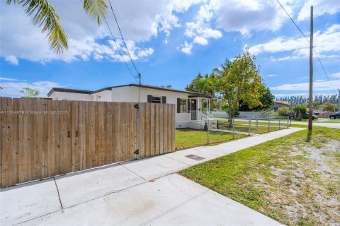 Casa en venta en Hialeah, Florida, 3 dormitorios, 118.17 m2 № 1706366 - foto 24
