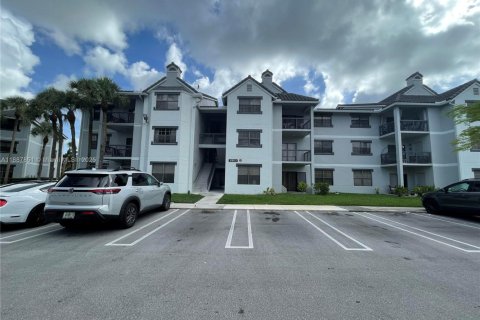 Снять в аренду кондоминиум в Корал-Спрингс, Флорида 2 спальни, 103.49м2, № 1942027 - фото 2