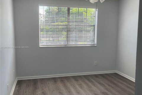 Снять в аренду кондоминиум в Корал-Спрингс, Флорида 2 спальни, 103.49м2, № 1942027 - фото 9