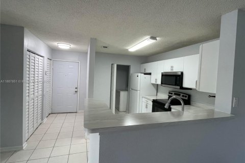 Снять в аренду кондоминиум в Корал-Спрингс, Флорида 2 спальни, 103.49м2, № 1942027 - фото 7