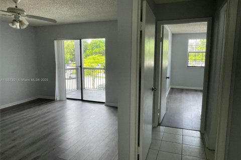 Снять в аренду кондоминиум в Корал-Спрингс, Флорида 2 спальни, 103.49м2, № 1942027 - фото 16