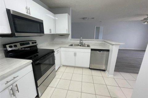 Снять в аренду кондоминиум в Корал-Спрингс, Флорида 2 спальни, 103.49м2, № 1942027 - фото 4