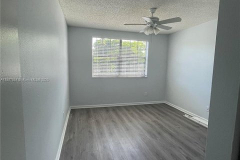 Снять в аренду кондоминиум в Корал-Спрингс, Флорида 2 спальни, 103.49м2, № 1942027 - фото 14