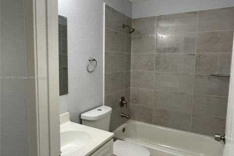 Снять в аренду кондоминиум в Корал-Спрингс, Флорида 2 спальни, 103.49м2, № 1942027 - фото 21