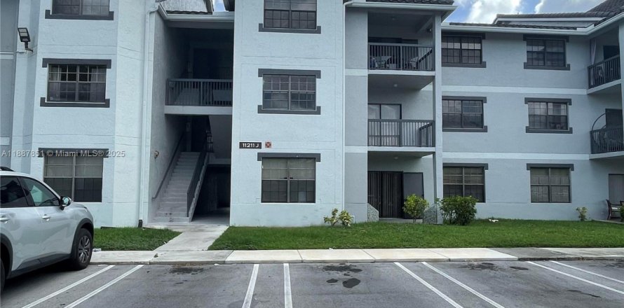 Кондоминиум с 2 спальнями в Корал-Спрингс, Флорида № 1942027