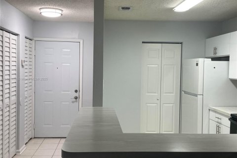 Снять в аренду кондоминиум в Корал-Спрингс, Флорида 2 спальни, 103.49м2, № 1942027 - фото 6