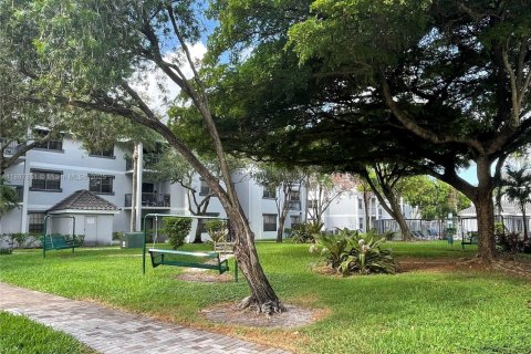 Снять в аренду кондоминиум в Корал-Спрингс, Флорида 2 спальни, 103.49м2, № 1942027 - фото 20