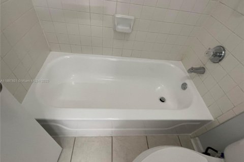 Снять в аренду кондоминиум в Корал-Спрингс, Флорида 2 спальни, 103.49м2, № 1942027 - фото 27