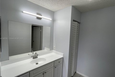 Снять в аренду кондоминиум в Корал-Спрингс, Флорида 2 спальни, 103.49м2, № 1942027 - фото 25