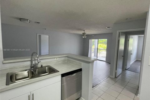 Снять в аренду кондоминиум в Корал-Спрингс, Флорида 2 спальни, 103.49м2, № 1942027 - фото 23