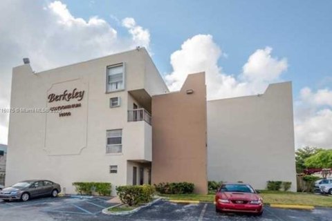 Condo in Miami, Florida, 1 bedroom  № 1695434 - photo 2