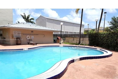 Condo in Miami, Florida, 1 bedroom  № 1695434 - photo 19