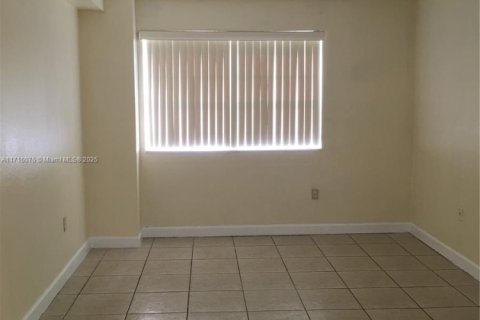 Condo in Miami, Florida, 1 bedroom  № 1695434 - photo 11