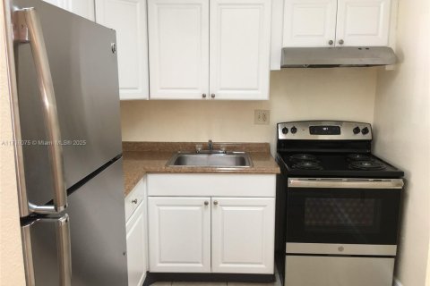 Condo in Miami, Florida, 1 bedroom  № 1695434 - photo 5