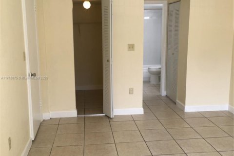 Condo in Miami, Florida, 1 bedroom  № 1695434 - photo 15