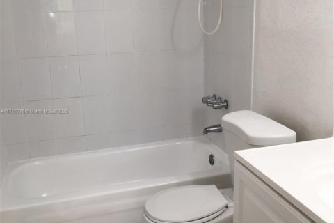 Condo in Miami, Florida, 1 bedroom  № 1695434 - photo 16