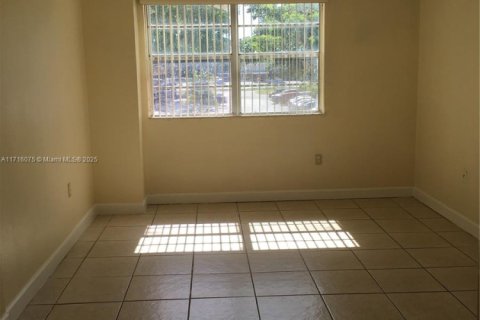 Condo in Miami, Florida, 1 bedroom  № 1695434 - photo 13