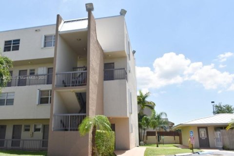 Condo in Miami, Florida, 1 bedroom  № 1695434 - photo 4