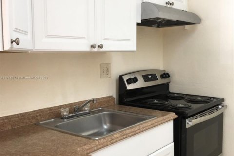 Condo in Miami, Florida, 1 bedroom  № 1695434 - photo 7