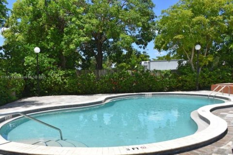 Condo in Miami, Florida, 1 bedroom  № 1695434 - photo 18