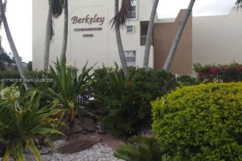 Condo in Miami, Florida, 1 bedroom  № 1695434 - photo 1