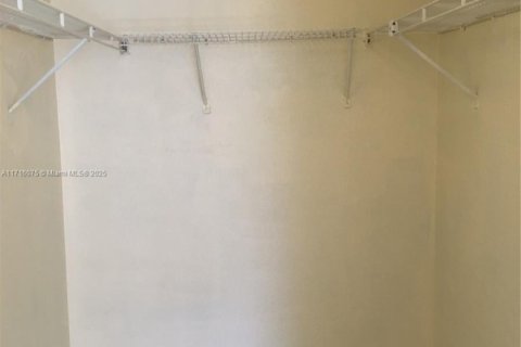 Condo in Miami, Florida, 1 bedroom  № 1695434 - photo 14