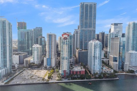 Condo in Miami, Florida, 3 bedrooms  № 2038369