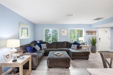 House in Dunedin, Florida 3 bedrooms, 153.1 sq.m. № 2210478 - photo 10