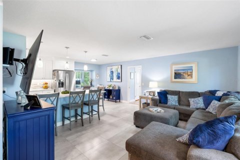 House in Dunedin, Florida 3 bedrooms, 153.1 sq.m. № 2210478 - photo 8