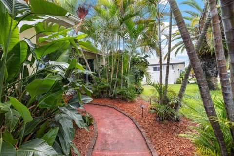 House in Dunedin, Florida 3 bedrooms, 153.1 sq.m. № 2210478 - photo 4