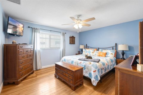 House in Dunedin, Florida 3 bedrooms, 153.1 sq.m. № 2210478 - photo 22