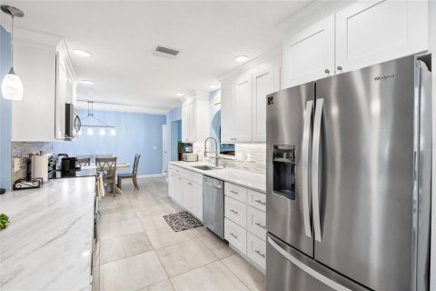 House in Dunedin, Florida 3 bedrooms, 153.1 sq.m. № 2210478 - photo 16