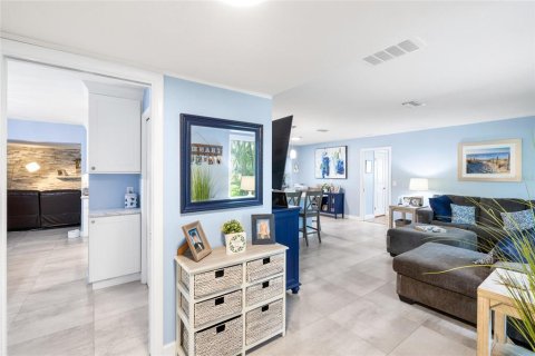 House in Dunedin, Florida 3 bedrooms, 153.1 sq.m. № 2210478 - photo 7