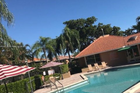 Condo in Pembroke Pines, Florida, 2 bedrooms  № 1709564 - photo 9