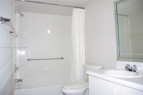 Снять в аренду кондоминиум в Тамарак, Флорида 2 спальни, 107.12м2, № 2046008 - фото 15