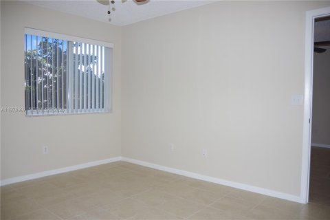 Снять в аренду кондоминиум в Тамарак, Флорида 2 спальни, 107.12м2, № 2046008 - фото 12