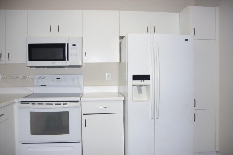 Снять в аренду кондоминиум в Тамарак, Флорида 2 спальни, 107.12м2, № 2046008 - фото 20