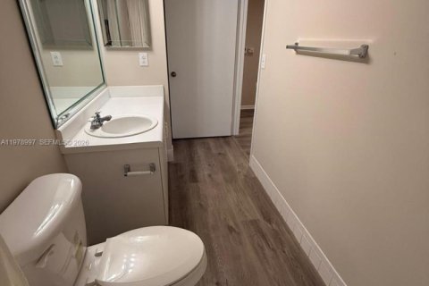 Снять в аренду кондоминиум в Тамарак, Флорида 2 спальни, 107.12м2, № 2046008 - фото 10