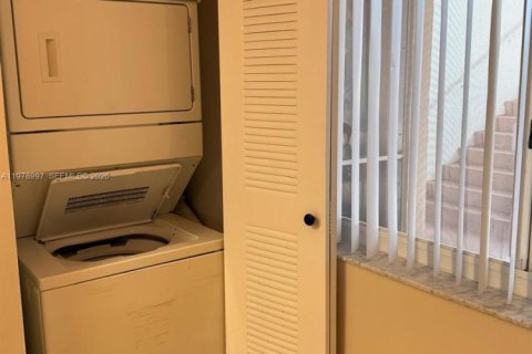 Снять в аренду кондоминиум в Тамарак, Флорида 2 спальни, 107.12м2, № 2046008 - фото 11