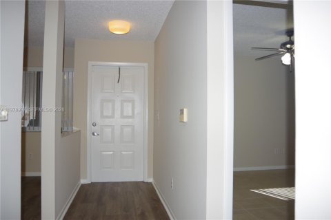 Снять в аренду кондоминиум в Тамарак, Флорида 2 спальни, 107.12м2, № 2046008 - фото 18