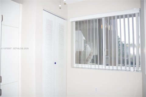 Снять в аренду кондоминиум в Тамарак, Флорида 2 спальни, 107.12м2, № 2046008 - фото 21