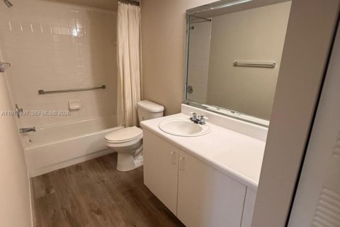 Снять в аренду кондоминиум в Тамарак, Флорида 2 спальни, 107.12м2, № 2046008 - фото 7