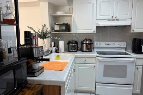 Condominio en alquiler en Miami, Florida, 2 dormitorios, 83.43 m2 № 1954413 - foto 6