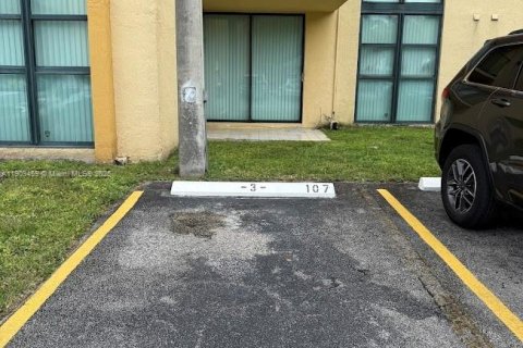 Condominio en alquiler en Miami, Florida, 2 dormitorios, 83.43 m2 № 1954413 - foto 2