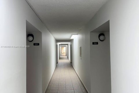 Condominio en alquiler en Miami, Florida, 2 dormitorios, 83.43 m2 № 1954413 - foto 21