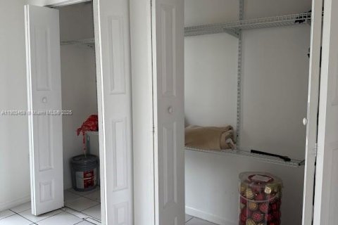 Condominio en alquiler en Miami, Florida, 2 dormitorios, 83.43 m2 № 1954413 - foto 18