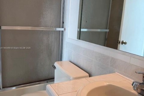Condominio en alquiler en Miami, Florida, 2 dormitorios, 83.43 m2 № 1954413 - foto 16