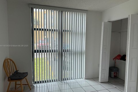 Condominio en alquiler en Miami, Florida, 2 dormitorios, 83.43 m2 № 1954413 - foto 19