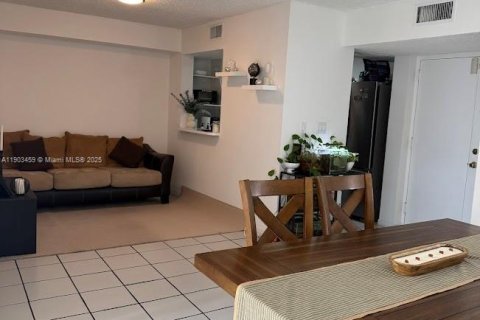 Condominio en alquiler en Miami, Florida, 2 dormitorios, 83.43 m2 № 1954413 - foto 10